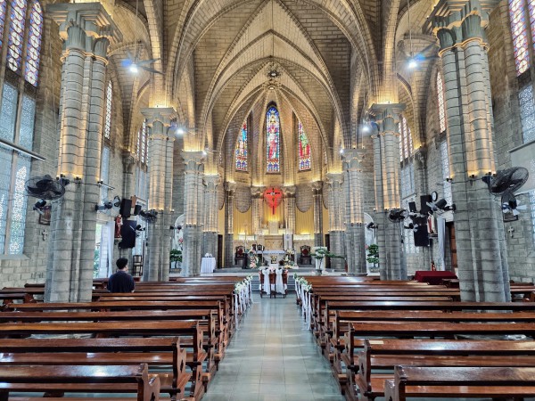 Nhà thờ Chánh tòa Nha Trang - Ngọn tháp đá vươn giữa trời biển