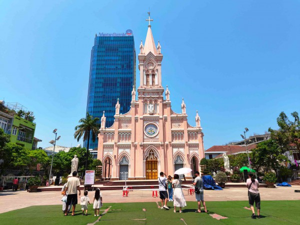 Nhà thờ Con Gà - biểu tượng hồng giữa lòng Đà Nẵng Nhà thờ Con Gà - biểu tượng hồng giữa lòng Đà Nẵng