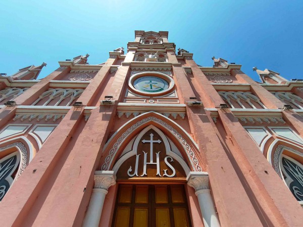 Nhà thờ Con Gà - biểu tượng hồng giữa lòng Đà Nẵng Nhà thờ Con Gà - biểu tượng hồng giữa lòng Đà Nẵng