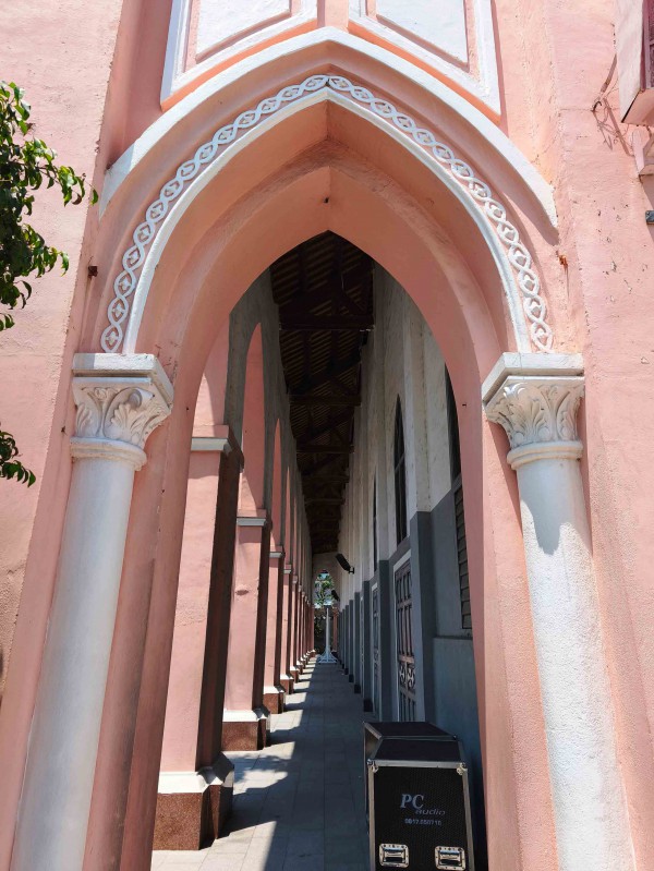 Nhà thờ Con Gà - biểu tượng hồng giữa lòng Đà Nẵng Nhà thờ Con Gà - biểu tượng hồng giữa lòng Đà Nẵng