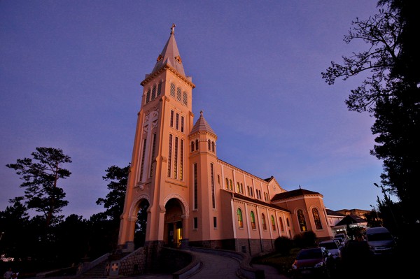 Nhà thờ Con Gà và mối tình trong 'Bài thánh ca buồn'