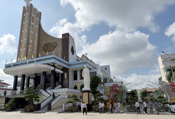 Nhà thờ Tắc Sậy, điểm hành hương nổi tiếng bậc nhất miền Tây Nhà thờ Tắc Sậy, điểm hành hương nổi tiếng bậc nhất miền Tây