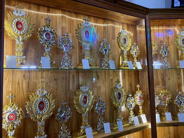 Nhà thờ đá Tùng Sơn lưu giữ nhiều thánh tích từ Công giáo Rôma