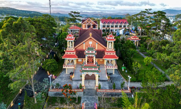 Nhà thờ mang dáng dấp đình, chùa độc nhất vô nhị ở Đà Lạt