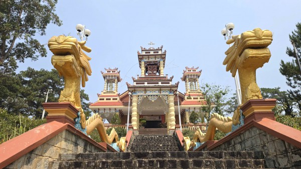 Nhà thờ mang dáng dấp đình, chùa độc nhất vô nhị ở Đà Lạt