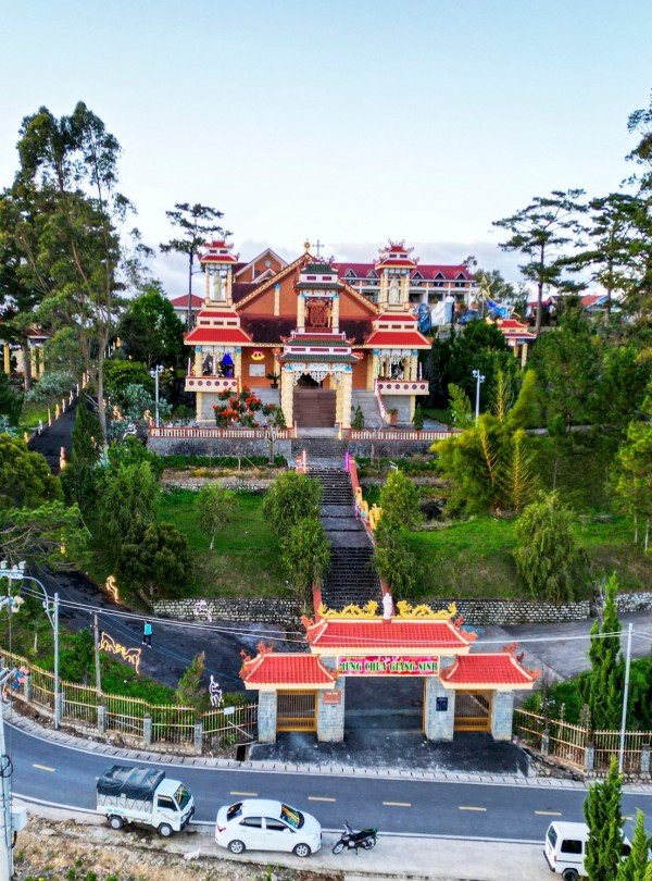 Nhà thờ mang dáng dấp đình, chùa độc nhất vô nhị ở Đà Lạt