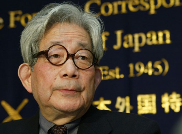 Nhà văn Nhật đoạt giải Nobel Văn học Kenzaburo Oe qua đời ở tuổi 88