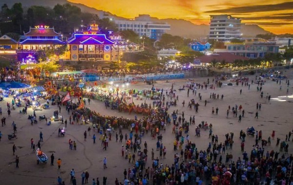 Nhiều hoạt động văn hóa, tín ngưỡng tại lễ hội Dinh Cô Long Hải