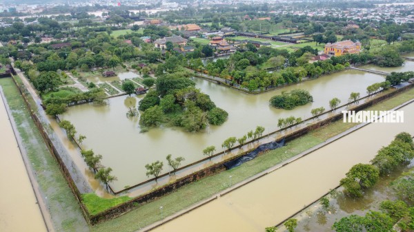 Nhìn lại toàn bộ hệ thống Hoàng thành Huế sau đợt lũ lụt lịch sử Nhìn lại toàn bộ hệ thống Hoàng thành Huế sau đợt lũ lụt lịch sử