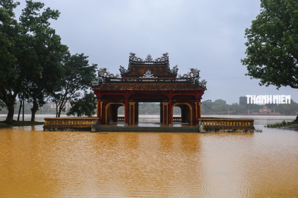 Nhìn lại toàn bộ hệ thống Hoàng thành Huế sau đợt lũ lụt lịch sử Nhìn lại toàn bộ hệ thống Hoàng thành Huế sau đợt lũ lụt lịch sử