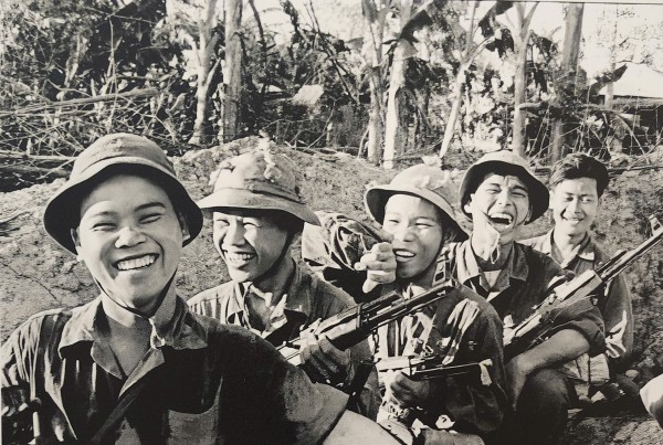 Nhớ 30.4 qua ảnh của nghệ sĩ Lâm Hồng Long, Đoàn Công Tính