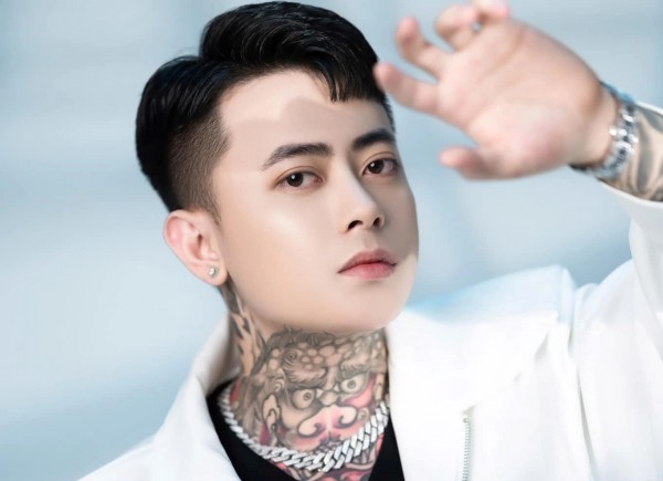 Những TikToker 'ngáo quyền lực'