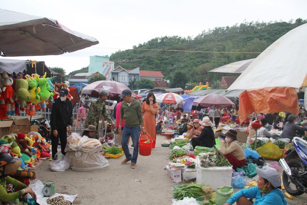 Những ngôi chợ độc đáo: Phiên chợ mỗi năm nhóm họp một lần Những ngôi chợ độc đáo: Phiên chợ mỗi năm nhóm họp một lần