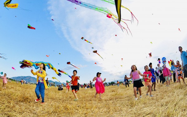 Những ngọn lửa hồng nơi thành cổ Những ngọn lửa hồng nơi thành cổ