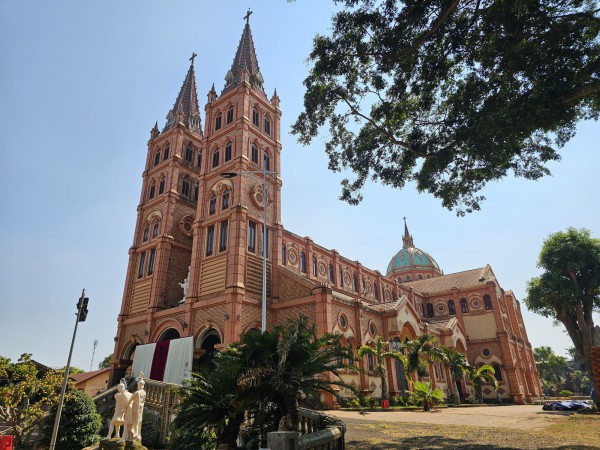 Những nhà thờ độc đáo: Nhà thờ Buôn Hồ - kiệt tác Gothic giữa Tây nguyên