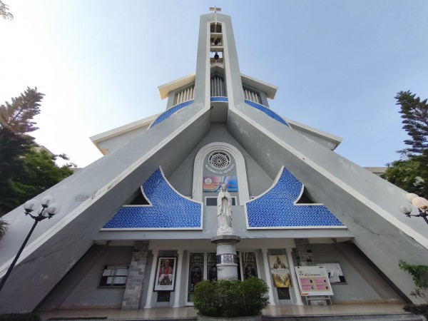 Những nhà thờ độc đáo: Nơi lưu giữ trang rửa tội của thi sĩ Hàn Mặc Tử Những nhà thờ độc đáo: Nơi lưu giữ trang rửa tội của thi sĩ Hàn Mặc Tử