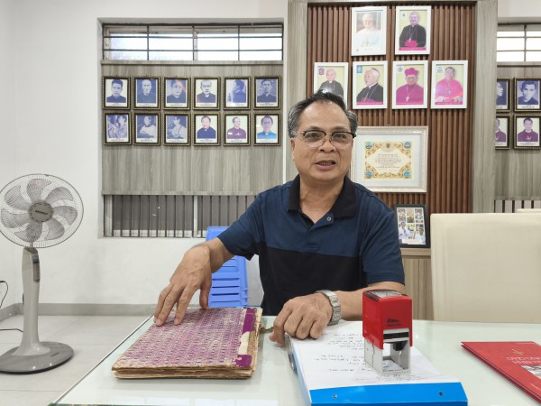 Những nhà thờ độc đáo: Nơi lưu giữ trang rửa tội của thi sĩ Hàn Mặc Tử Những nhà thờ độc đáo: Nơi lưu giữ trang rửa tội của thi sĩ Hàn Mặc Tử