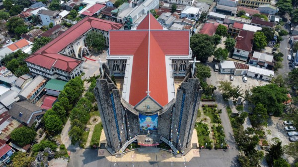 Những nhà thờ độc đáo: Phủ Cam, giáo đường lịch sử