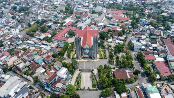 Những nhà thờ độc đáo: Phủ Cam, giáo đường lịch sử