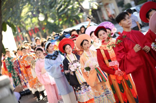 Nở rộ lễ hội thời trang đường phố Nở rộ lễ hội thời trang đường phố