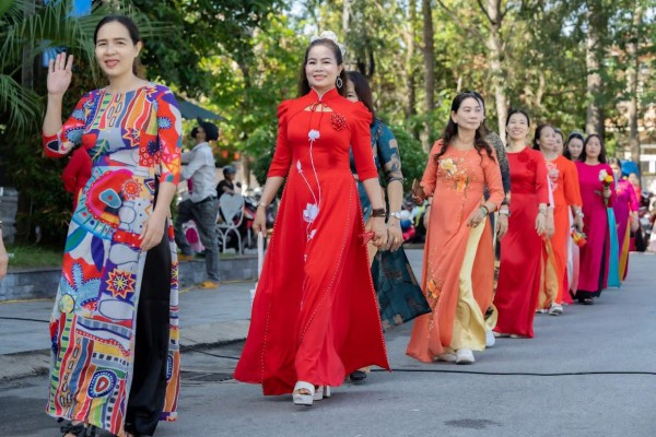 Nở rộ lễ hội thời trang đường phố Nở rộ lễ hội thời trang đường phố