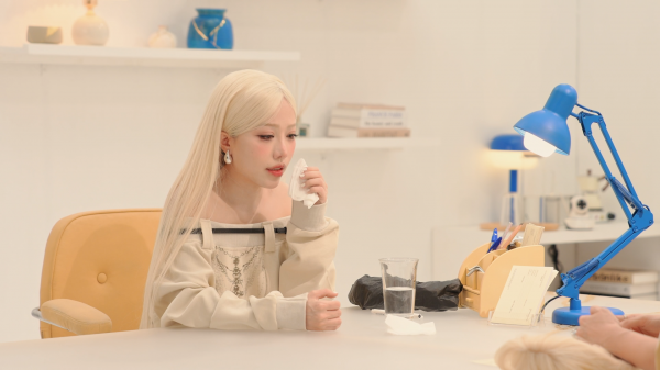 Nữ ca sĩ 9X nghẹn ngào trải lòng về loạt biến cố mất 5 người thân Nữ ca sĩ 9X nghẹn ngào trải lòng về loạt biến cố mất 5 người thân