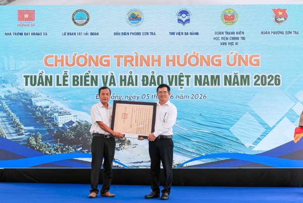 Nước biển từ Hoàng Sa và 7 sắc bằng thủy quân về với Nhà trưng bày Hoàng Sa
