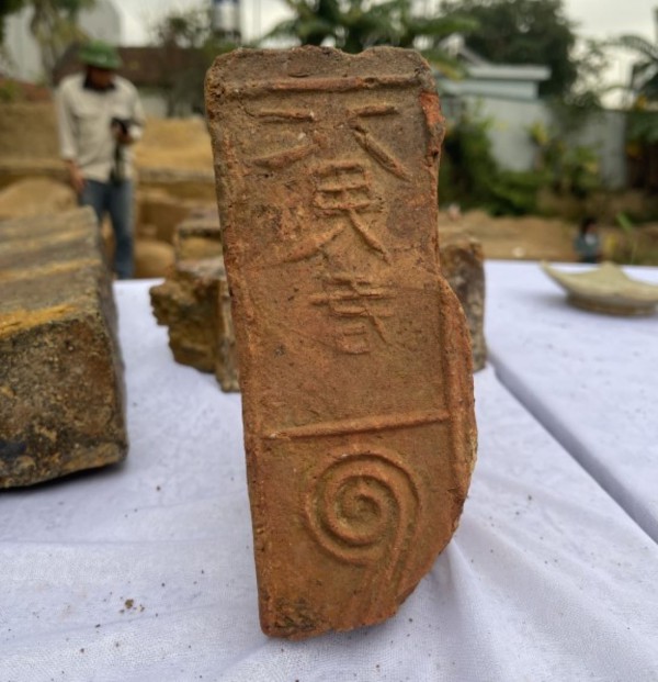 Phát hiện ngôi mộ cổ gần 2.000 năm ở Quảng Ninh