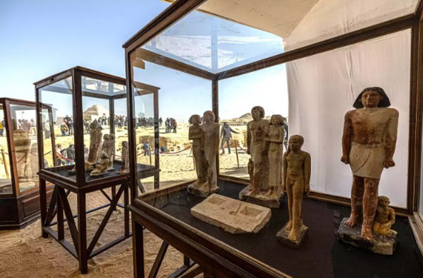 Phát hiện xác ướp 4.300 năm tuổi phủ vàng ở Ai Cập