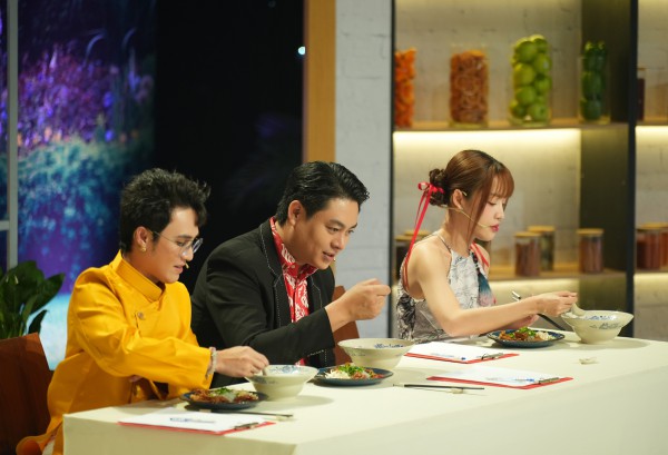 Puka, Huỳnh Lập,Tuyền Tăng 'vừa xem vừa la' khách ngoại quốc nấu miến lươn