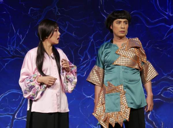 ‘Quạ hồng tung cánh’: Chiếc gương soi chiếu lòng tham ‘Quạ hồng tung cánh’: Chiếc gương soi chiếu lòng tham