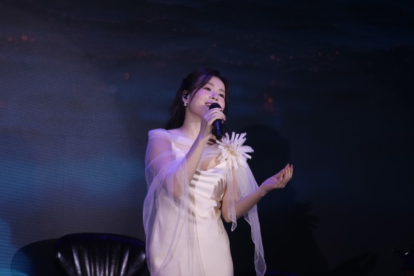 Quang Dũng, Hà Nhi trình diễn thăng hoa trong đêm nhạc 'Thương về miền Trung'