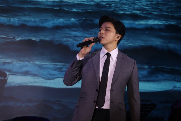 Quang Dũng, Hà Nhi trình diễn thăng hoa trong đêm nhạc 'Thương về miền Trung'