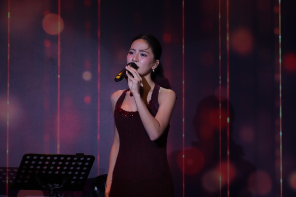 Quang Dũng, Hà Nhi trình diễn thăng hoa trong đêm nhạc 'Thương về miền Trung'