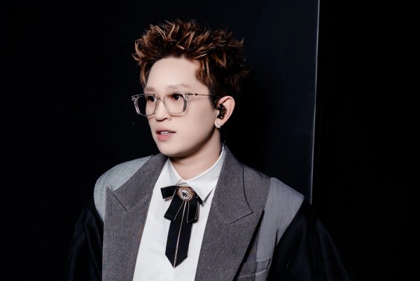 Rapper B Ray tiếp tục bị chỉ trích vì rap phản cảm Rapper B Ray tiếp tục bị chỉ trích vì rap phản cảm