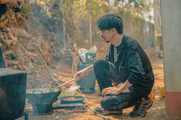 Rapper Đen Vâu lên tiếng về dự án 'Nuôi em' đang vướng lùm xùm Rapper Đen Vâu lên tiếng về dự án 'Nuôi em' đang vướng lùm xùm