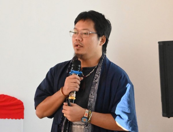 Rapper Đen Vâu lên tiếng về dự án 'Nuôi em' đang vướng lùm xùm Rapper Đen Vâu lên tiếng về dự án 'Nuôi em' đang vướng lùm xùm