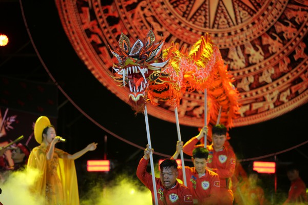 Rực rỡ 'Đêm hội Nguyên tiêu': Múa rồng 68m, 1.200 diễn viên diễu hành Rực rỡ 'Đêm hội Nguyên tiêu': Múa rồng 68m, 1.200 diễn viên diễu hành