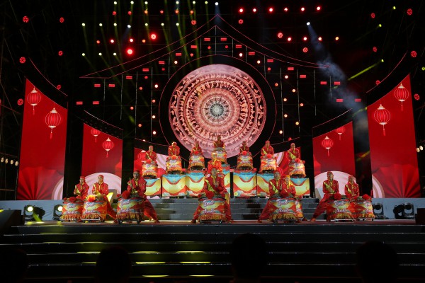 Rực rỡ 'Đêm hội Nguyên tiêu': Múa rồng 68m, 1.200 diễn viên diễu hành Rực rỡ 'Đêm hội Nguyên tiêu': Múa rồng 68m, 1.200 diễn viên diễu hành