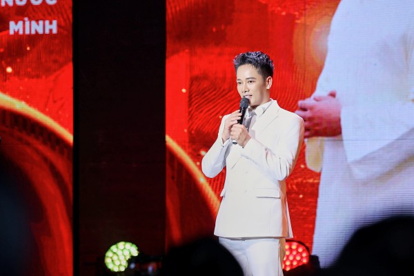 Sau hit 120 triệu view, Anh Quân Idol hát tình ca đất nước