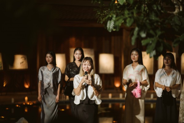 Sen - hành trình hội họa thơ mộng trên nền lụa và giấy dó Sen - hành trình hội họa thơ mộng trên nền lụa và giấy dó