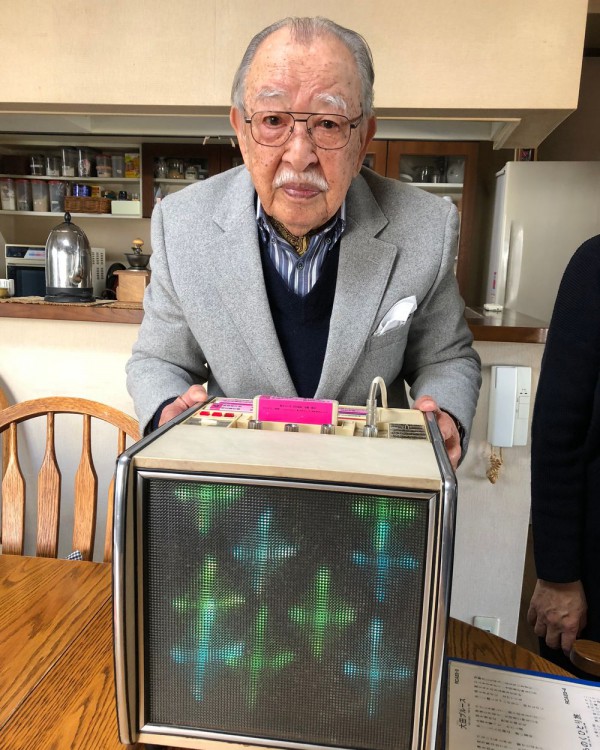 Shigeichi Negishi - người phát minh ra karaoke - qua đời ở tuổi 100