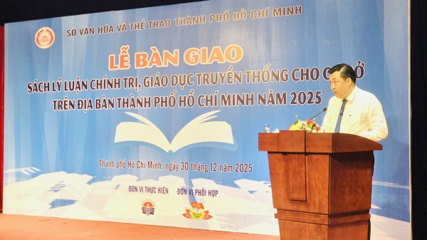 Sở VH-TT TP.HCM 'lì xì' sách mừng năm mới Sở VH-TT TP.HCM 'lì xì' sách mừng năm mới