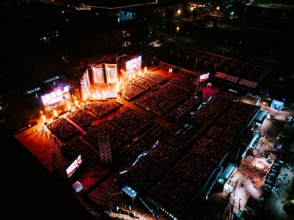 Soobin cháy hết mình trong concert, cùng fan quyên góp hơn 1,2 tỉ đồng cho miền Trung Soobin cháy hết mình trong concert, cùng fan quyên góp hơn 1,2 tỉ đồng cho miền Trung