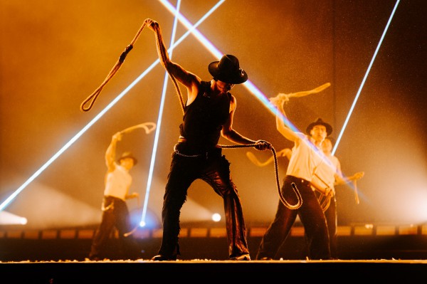 Soobin cháy hết mình trong concert, cùng fan quyên góp hơn 1,2 tỉ đồng cho miền Trung Soobin cháy hết mình trong concert, cùng fan quyên góp hơn 1,2 tỉ đồng cho miền Trung