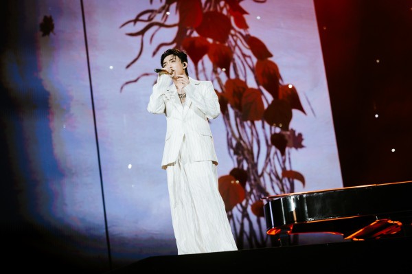 Soobin cháy hết mình trong concert, cùng fan quyên góp hơn 1,2 tỉ đồng cho miền Trung Soobin cháy hết mình trong concert, cùng fan quyên góp hơn 1,2 tỉ đồng cho miền Trung