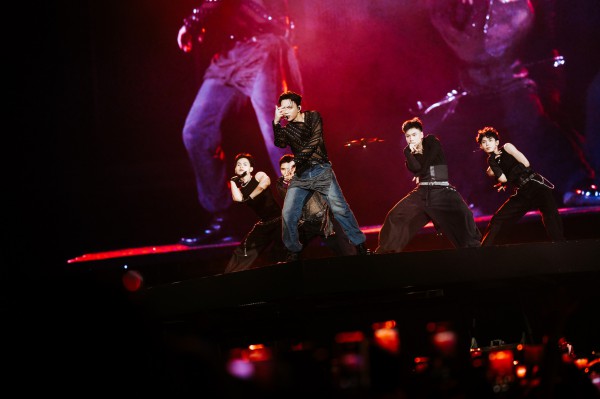 Soobin cháy hết mình trong concert, cùng fan quyên góp hơn 1,2 tỉ đồng cho miền Trung Soobin cháy hết mình trong concert, cùng fan quyên góp hơn 1,2 tỉ đồng cho miền Trung