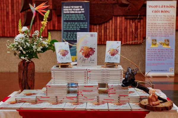 Tác giả Lý Tứ ra mắt 2 tác phẩm mới về Phật pháp Tác giả Lý Tứ ra mắt 2 tác phẩm mới về Phật pháp