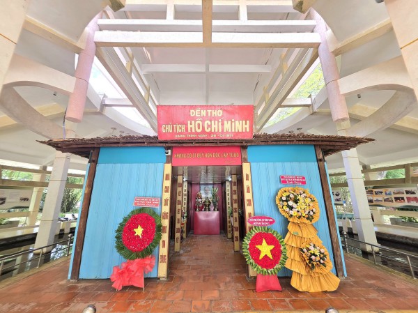 Tháng 5 về Long Đức, nghe kể chuyện giữ đền thờ Bác