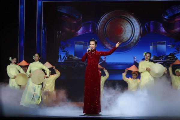 Thanh Nga, Minh Vương, Lệ Thủy... và những huyền thoại cải lương trở lại đầy xúc động Thanh Nga, Minh Vương, Lệ Thủy... và những huyền thoại cải lương trở lại đầy xúc động